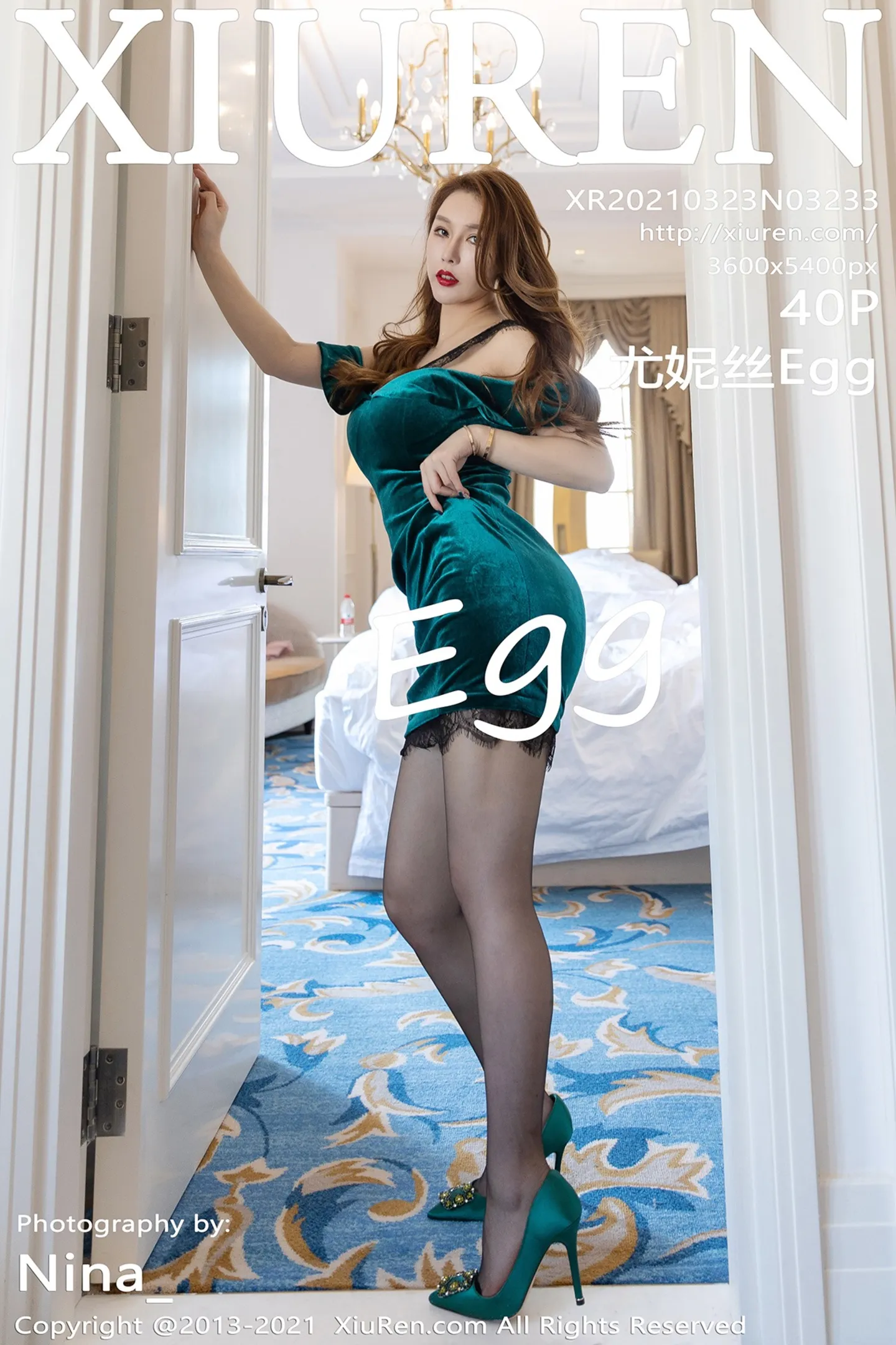 [XiuRen秀人网]VOL.3233 女神Egg 尤妮丝厦门旅拍半脱露无内黑丝裤袜秀豪乳翘臀诱惑写真40P-秀人网官方网站